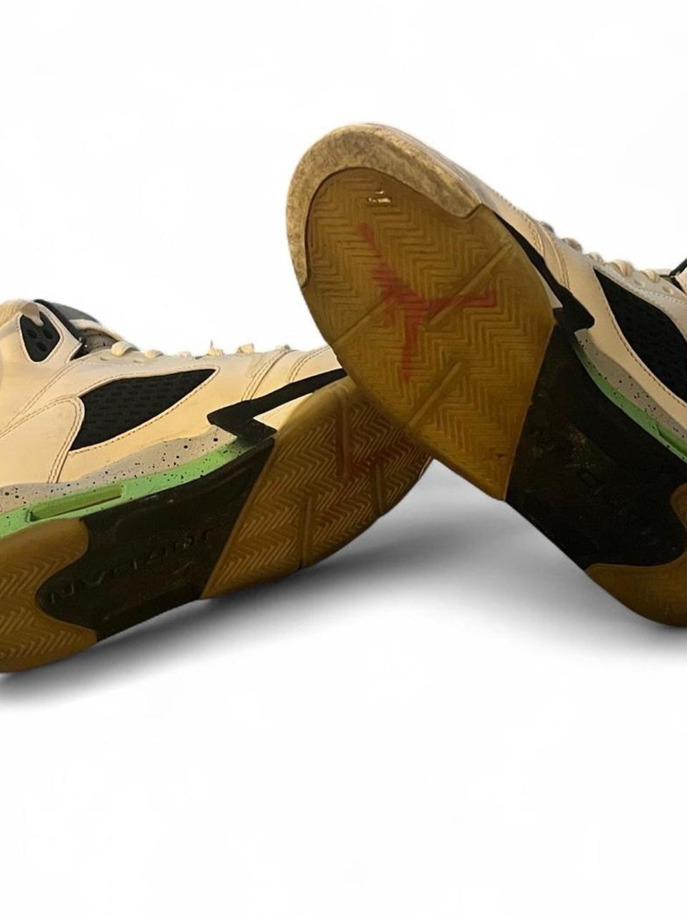 Air Jordan Sneakers 5 Retro - Picture 5 of 6